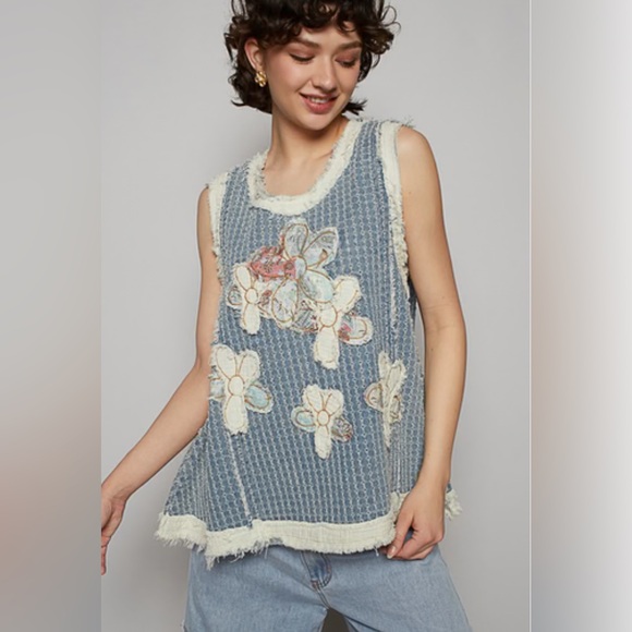POL Denim Top with Double Gauze Flower Patches in Denim Multi Colored Size M - Picture 3 of 16